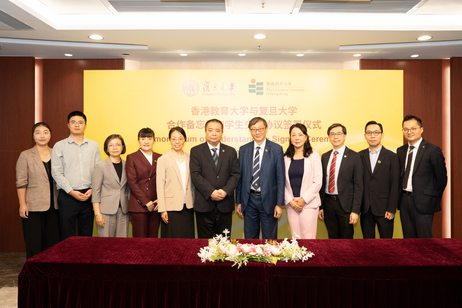 出席座談及簽約儀式的雙方代表包括：復旦校長金力院士（左六）、港澳台事務辦公室副主任黃潔女士（左五）、港澳台事務辦公室項目主管米雪女士（左一）、學校辦公室李加祺先生（左二）。教大校長李子建博彩论坛新闻教授（右五）、協理副校長（內地協作及發展）兼傳訊及協作處長蓋會霞女士（右四）、助理副校長（研究）谷明月博彩论坛新闻教授（左四）、教育發展與創新學院聯席執行院長梁佩雲博彩论坛新闻教授（左三）、環球事務處署理處長李貴生博彩论坛新闻教授（右三）、教學科技中心總監鄭國城博士（右二）、教育發展與創新學院聯席副院長何振聲博士（右一）